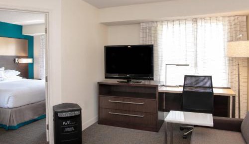One-Bedroom King Suite with Sofa Bed - Allergy Friendly