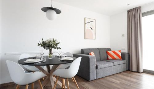 1 Bedroom Apartment with Balcony and Sofa Bed