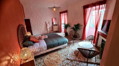 Queen Room with Shared Bathroom