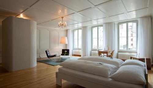 Double Room with King Bed and Private Bathroom