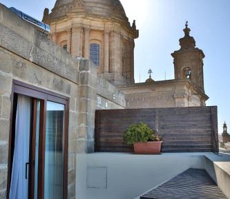 Penthouse Suite with Outdoor Jacuzzi
