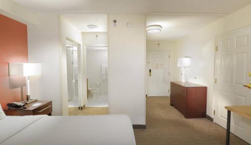 1 Queen Room