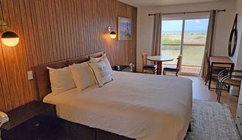 Premium Class Hotel Room Model - Top Floor with Ocean View and Balcony - (Non Pet Friendly)	