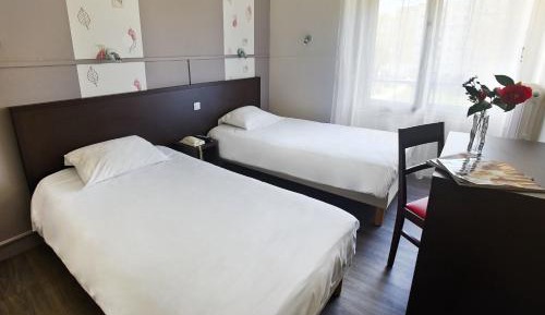 Economy Twin Room with Shared Bathroom and Toilet