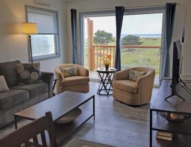 3rd Floor Deluxe Condo - Ocean View with Balcony (Non Pet Friendly)