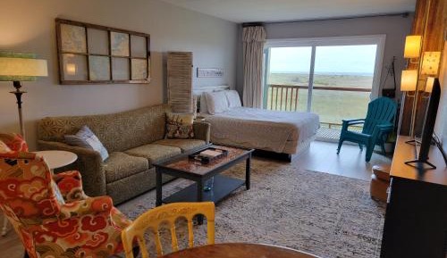2nd Floor Deluxe Condo with Balcony (Dog Friendly)