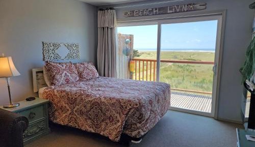 3rd Floor Deluxe Condo - Ocean View with Balcony (Dog Friendly)