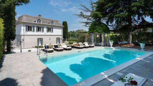 Five-Bedroom Villa