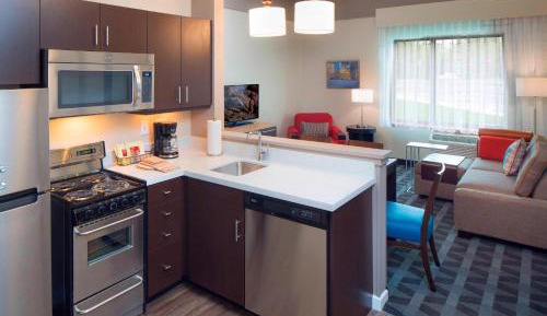 One-Bedroom Queen Suite