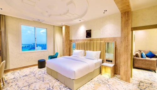 Deluxe Suite with Spa Bath