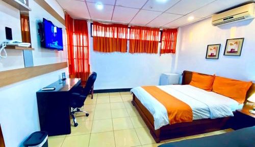 Queen Suite with Spa Bath