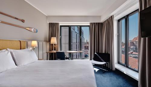 King Suite with River View 