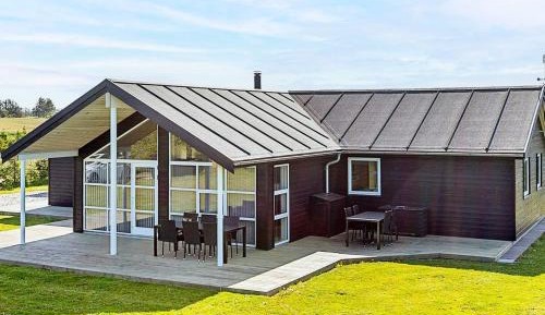 Four-Bedroom Holiday Home