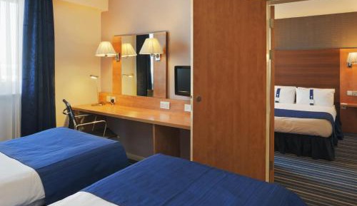 Standard Twin Room with Free Hot Breakfast