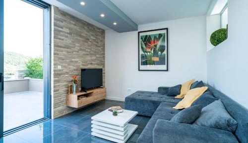 One-Bedroom Apartment with Shared Pool