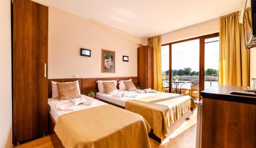 Triple Room with Lake View