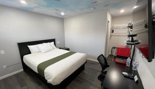 Queen Room