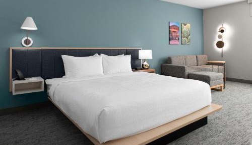 One-Bedroom King Suite 