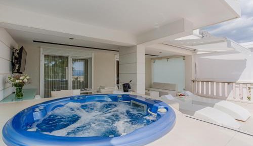 Luxury Spa Suite with Sea View, Private Sauna, Indor and Outdoor Whirlpool on the Terrace