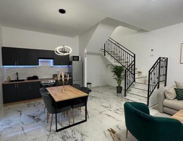 Deluxe Studio