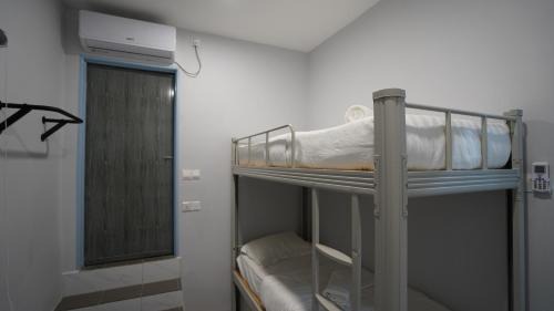 Mixed Dormitory Room