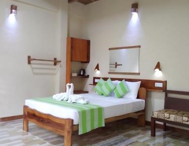 Deluxe Double Room (2 Adults + 1 Child)