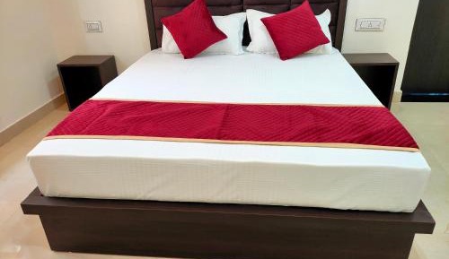Deluxe Room (2 Adults + 1 Child)