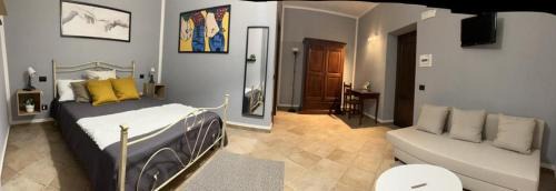 Double or Twin Room with Private Bathroom