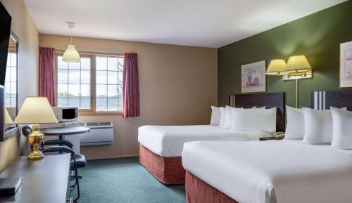 Queen Room with Two Queen Beds - Non-Smoking