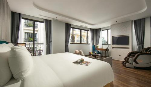 May De Ville Grand Suite Balcony
