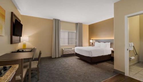 Standard Queen Room with Roll In Shower - Mobility Accessible/Non-Smoking