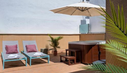 Penthouse Apartment with hot tub on private terrace