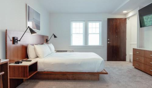 Standard Queen Room