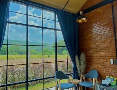 Standard Twin Room with Mountain View