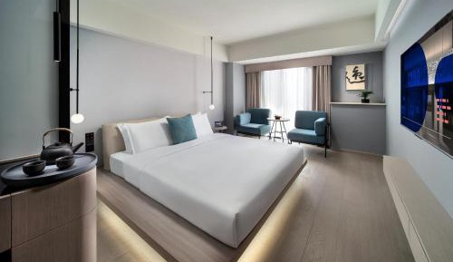 Deluxe Queen Room