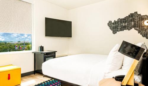 King Loft with Roll-in Shower - Mobility Accessible