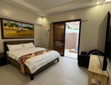 Deluxe Queen Suite