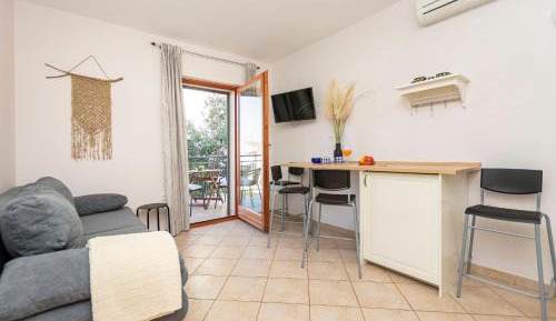 One-Bedroom Apartment with Balcony