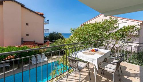 One-Bedroom Apartment with Sea View