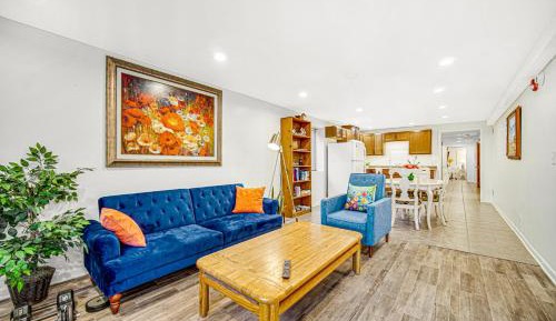 Deluxe Queen Suite