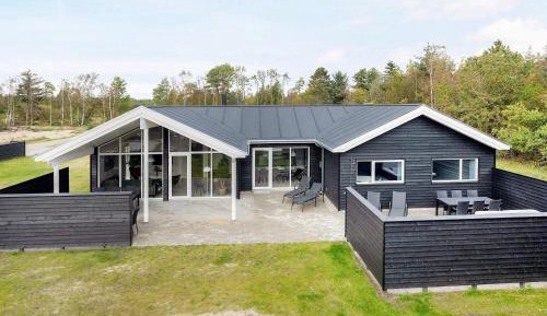 Seven-Bedroom Holiday Home