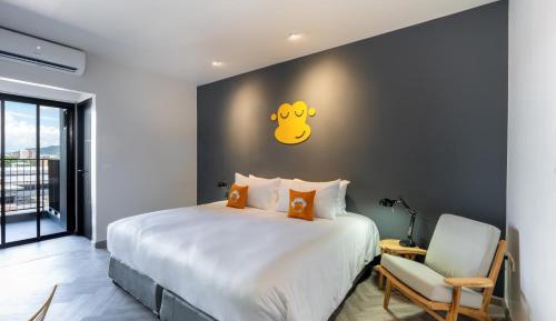 Deluxe King Bed, Free 24hrs. Co-working space