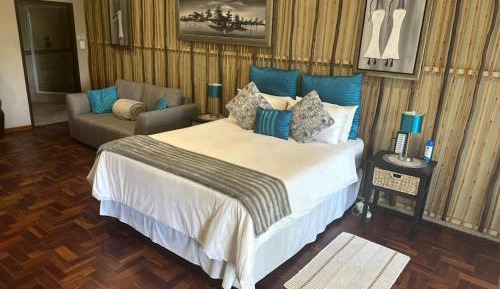 Deluxe Double Room (2 Adults + 1 Child)