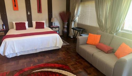 Deluxe Room (2 Adults + 1 Child)
