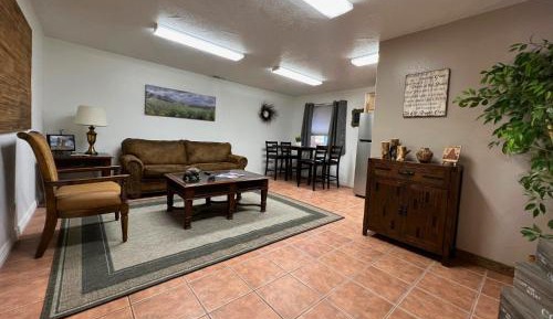 Deluxe Queen Suite
