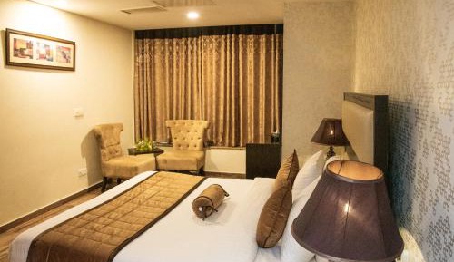 Suite with Hot Tub