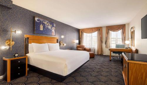 Deluxe King Room