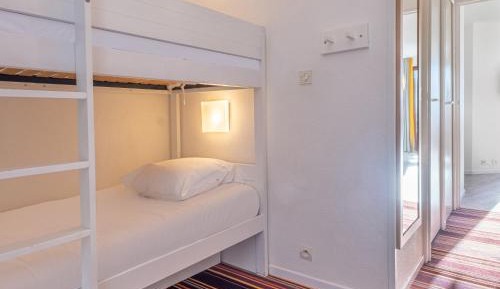 One-Bedroom Apartment with Sleeping Alcove - Open Mountain View (6 People)