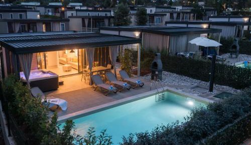 Luxury Marine Mobile Home with Private Pool and Hot Tub
