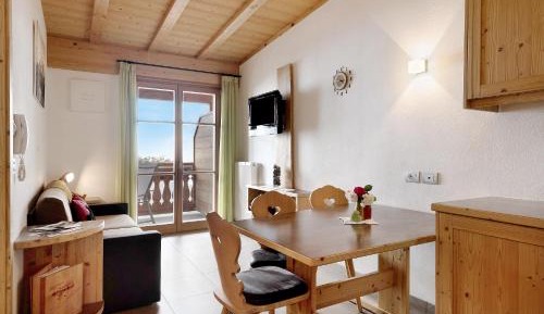 Superior One-Bedroom Apartment with Balcony